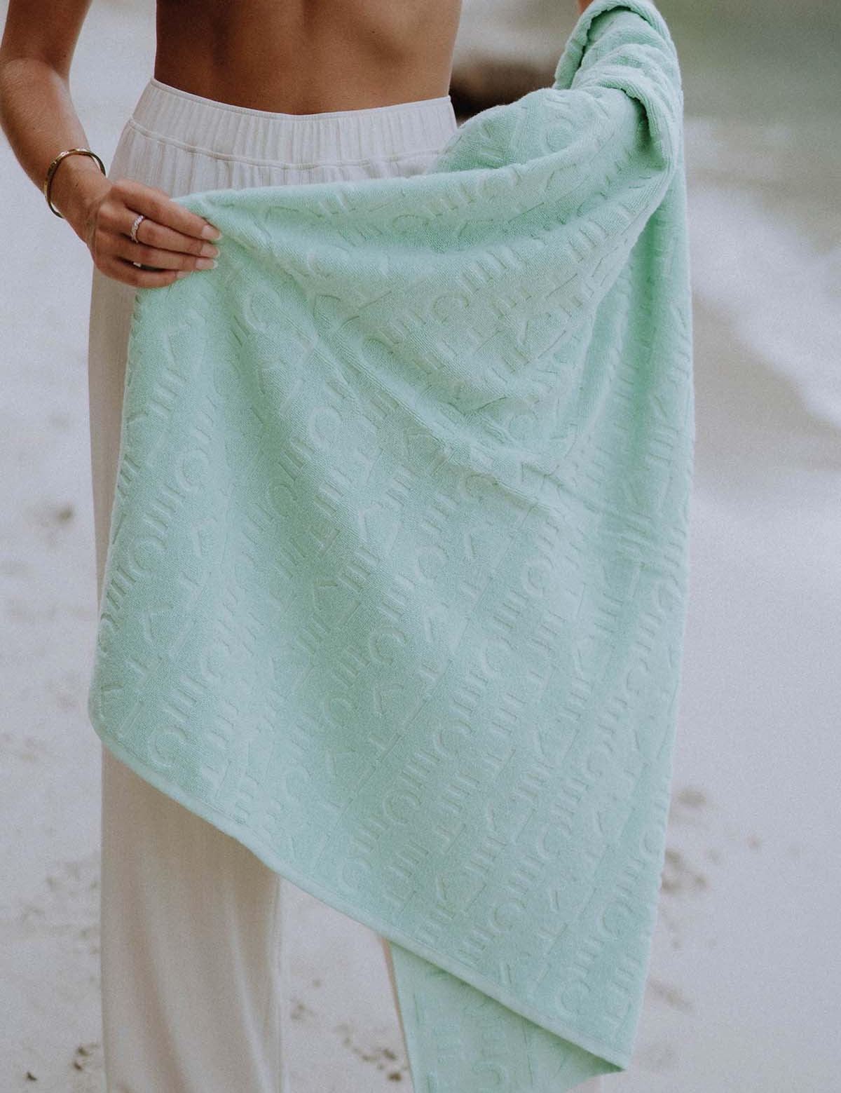 BeachTowel_OceanMonogram_Produkt_CheekiCollection2.jpg
