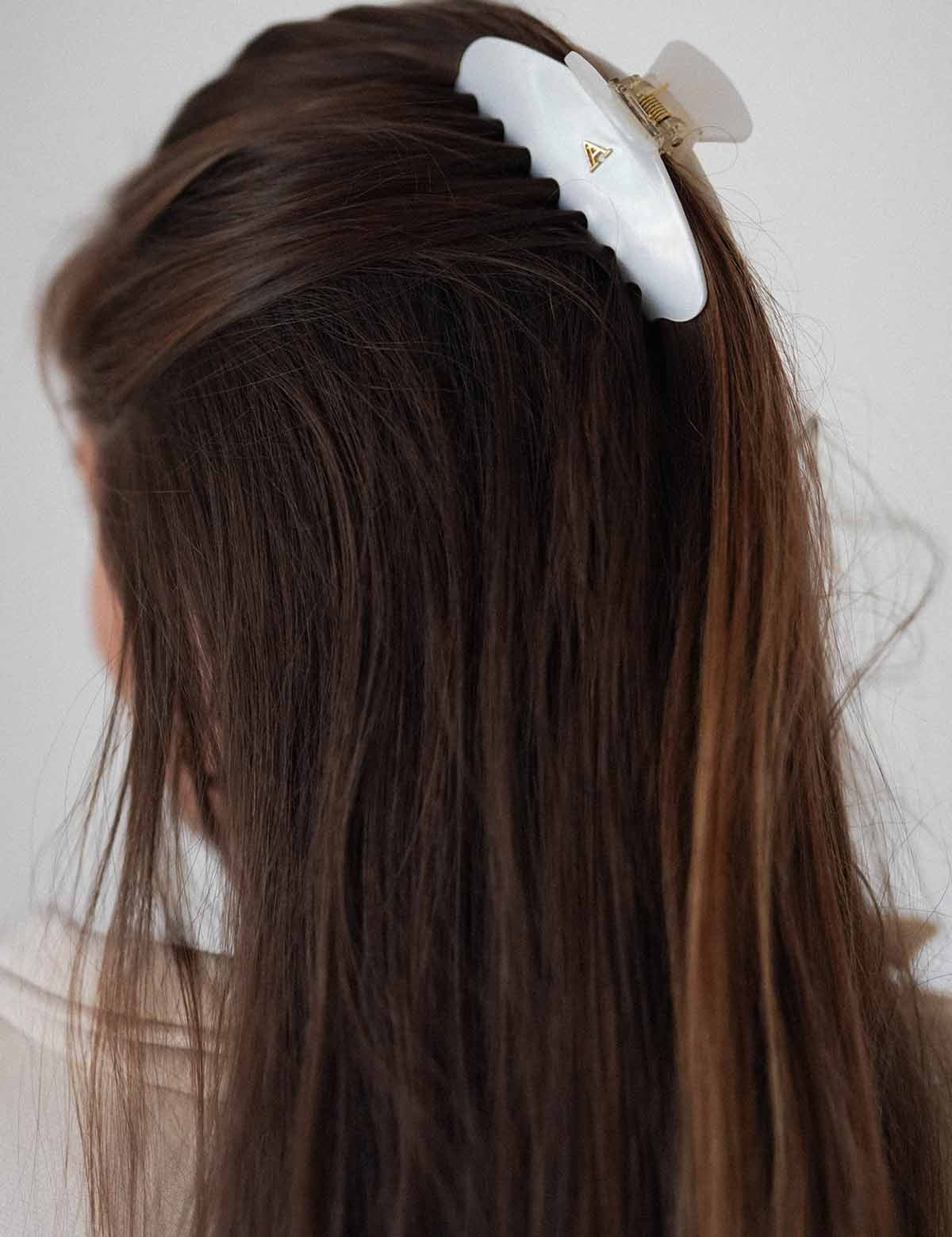 MonogramHaarklammer_CheekiCollection_5e2f4f26-fa57-42e7-ae50-6214e4c2d0e3.jpg