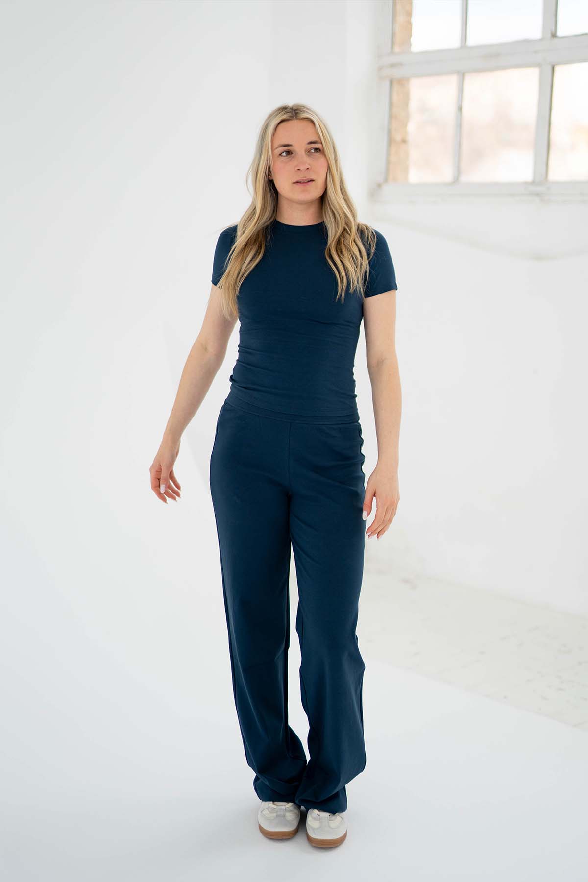 StraightLegHose_NavyBlue_Produkt_CheekiCollection3.jpg