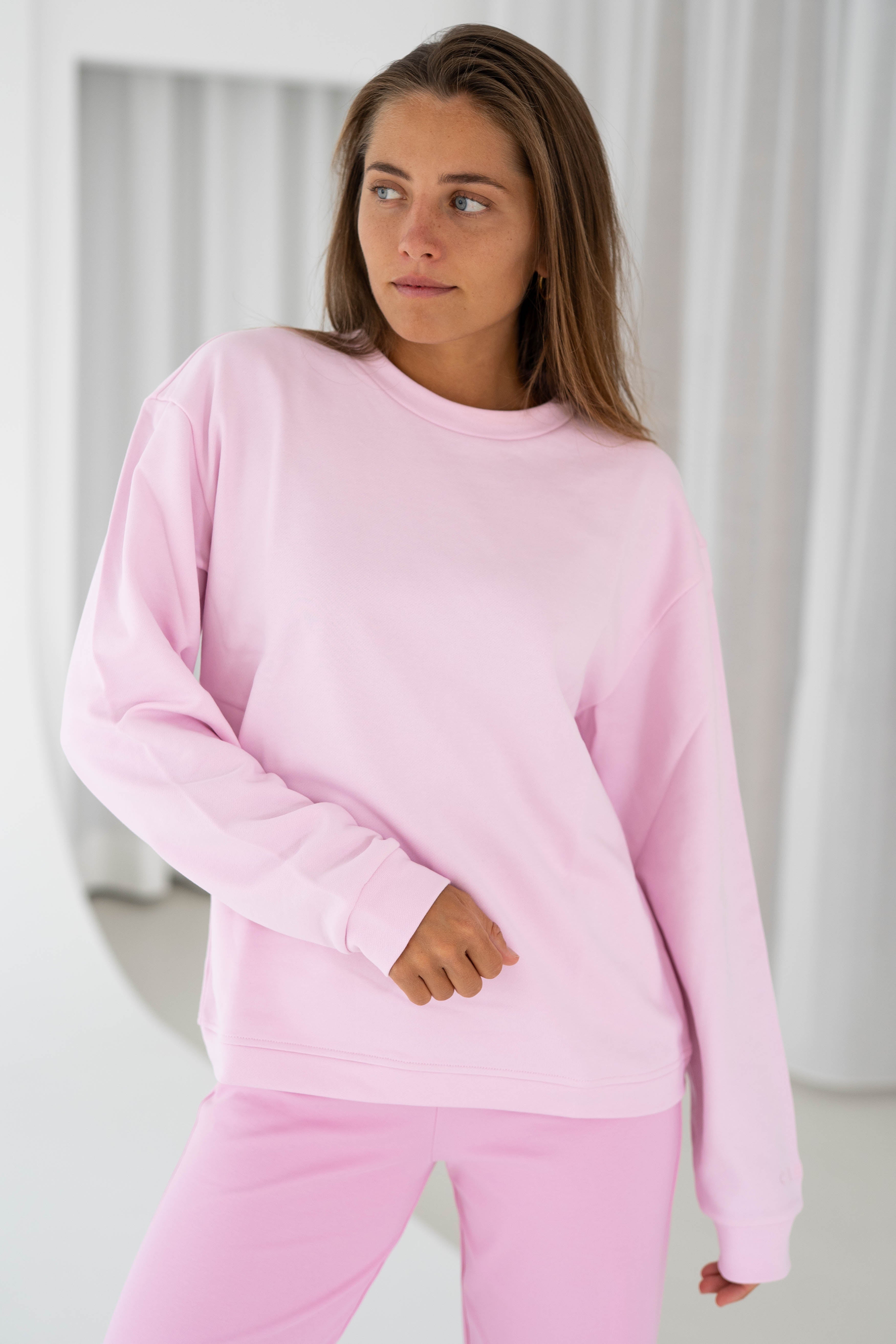 Sweatshirt_LightPink_Produkt_CheekiCollection4.jpg