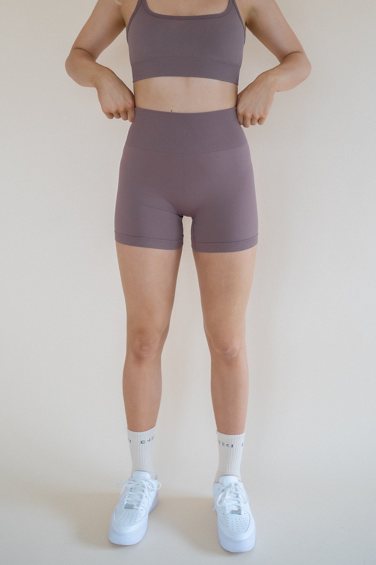 Cheeki Collection | Shorts Taupe Ivy –